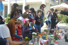 Ξάνθη: Φύτρωσαν λουλούδια στα… σκουπίδια!