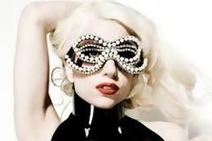 Η Lady Gaga πληρώνει επέμβαση θαυμάστριάς της!