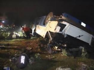 Φωτογραφία για Περού: Λεωφορείο έπεσε σε χαράδρα - Πάνω από 30 νεκροί