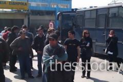 Αποκλεισμένο με κλούβες το αστυνομικό μέγαρο Θεσσαλονίκης