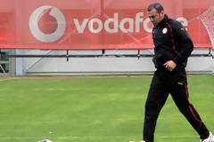 ΑΝΑΤΟΛΑΚΗΣ : ΑΤΜΟΣΦΑΙΡΑ... CHAMPIONS LEAGUE ΤΑ ΝΤΕΡΜΠΙ