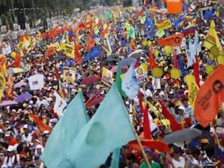 Φωτογραφία για Δακρυγόνα στο Καράκας για τις διαδηλώσεις περί νοθείας