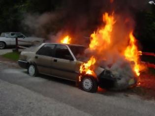 Φωτογραφία για ΤΩΡΑ - Αυτοκίνητο τυλίχθηκε στις φλόγες στο Ηράκλειο