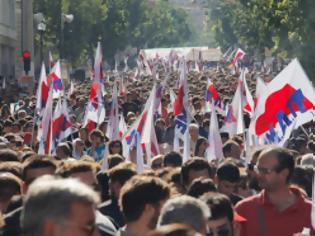 Φωτογραφία για Σε εξέλιξη παράσταση διαμαρτυρίας μελών του ΠΑΜΕ για τους πυροβολισμούς στη Μανωλάδα