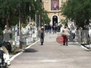 Φωτογραφία για Πάτρα: Θρήνος και οδύνη στην κηδεία του 35χρονου Βασίλη Σινούρη - Αύριο το τελευταίο αντίο στον Κώστα φράγκο