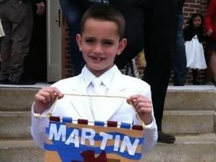 Φωτογραφία για Φωτογραφία - σοκ: Ο 8χρονος Μάρτιν δίπλα στον βομβιστή της Βοστώνης!