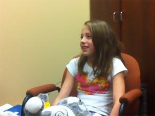 Φωτογραφία για ΣΥΓΚΛΟΝΙΣΤΙΚΟ VIDEO: 10χρονο κωφό κορίτσι ακούει για πρώτη φορά τη φωνή του !!!!