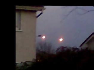 Φωτογραφία για Μπάλες Φωτιάς πάνω από τον Ιρλανδέζικο ουρανό ! [Video]