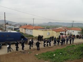 Φωτογραφία για Πυρί Θηβών: Πόσους παράνομους βρήκαν οι αστυνομικοί στον καταυλισμό;