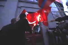 98η επέτειος της Γενοκτονίας των Αρμενίων: πορεία χιλιάδων νέων ανθρώπων χθες το βράδυ προς το μνημείο της γενοκτονίας στο Ερεβάν