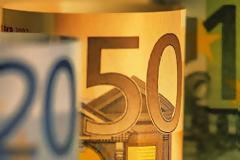 ΙΝΚΑ: Οι τράπεζες μηνύουν πολίτες για απλήρωτα δάνεια και οι δικαστές τους παραπέμπουν σε δίκες