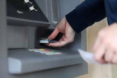 Έρχεται την άλλη εβδομάδα το νέο «5ευρο» – Τι θα κάνουμε τα «παλιά»;