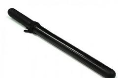 Είχε στην κατοχή της γκλοπ και μαχαίρι