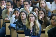 Παράταση της θητείας των πανεπιστημιακών μελετά το υπουργείο Παιδείας