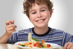 Υγεία: Μάθετε τα παιδιά σας να τρώνε σωστά