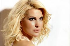 H ανησυχία της Μενεγάκη για το ατύχημα του γιου της!