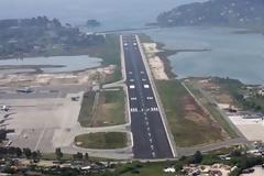 Αδέσποτα σκυλιά σταμάτησαν ...αεροπλάνο στα Γιάννενα. Διαβάστε πως