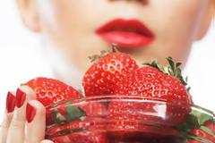 Αντιμετωπίστε τις πανάδες με φράουλες!