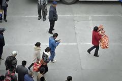 Τραγικό: Πήγαν να μεταφέρουν τη νεκρή τους κόρη στο σπίτι με λεωφορείο