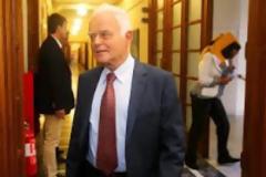 Αποσύρεται η διάταξη Μανιτάκη για τους συμβασιούχους μετά τη θύελλα αντιδράσεων...!!!