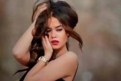 H Πηνελόπη Πλάκα φωτογραφίζεται ως Εύα και... κολάζει