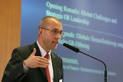 Άσμουσεν: Να μην ελπίζει η Ελλάδα σε μείωση των επιτοκίων από την ΕΚΤ