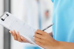 Τέλος στις «μαϊμού» αποκλειστικές νοσοκόμες επιχειρεί να βάλει το υπουργείο Υγείας