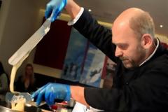 Με τις μαγειρικές εκπομπές τα έβαλε ο Παρλιάρος