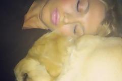 Κ. Σπυροπούλου: Η αγάπη της για τα ζώα και η γλυκιά φωτογραφία για καληνύχτα!