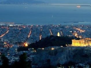 Φωτογραφία για H συγκλονιστική εικόνα της Αθήνας από το διάστημα που κάνει το γύρο του διαδικτύου