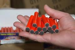 Δύο συλλήψεις για κατοχή 7.000 κροτίδων