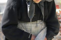 Ηλεία: Xτύπησαν γριούλα και τις έκλεψαν την τηλεόραση και 50 κιλά λάδι!