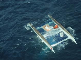 Φωτογραφία για Kυλλήνη: Έπεσαν στη θάλασσα όταν ανετράπη καταμαράν