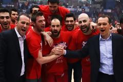 ΤΑ... ΜΠΛΟΥΖΑΚΙΑ ΤΟΥ ΘΡΥΛΟΥ ΓΙΑ ΤΟ FINAL4 ΤΟΥ ΛΟΝΔΙΝΟΥ! *PHOTOS*
