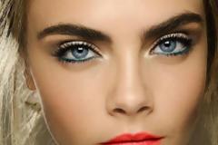 Φωτίστε τα μάτια με ένα απλό τρικ