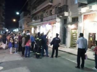 Φωτογραφία για Πάτρα: Γυναίκα εγκλωβίστηκε σε σπίτι στην οδό Γεροκωστοπούλου - Tην απεγκλώβισαν πυροσβέστες με γερανό