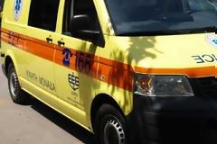 Έπεσε πάνω σε σταθμευμένο αυτοκίνητο