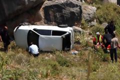 Aιγιάλεια: Αυτοκίνητο κατέληξε σε χαράδρα - Επιχείρηση ανάσυρσης από την Πυροσβεστική