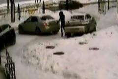Απίστευτο video: Της έδινε οδηγίες και εκείνη παραλίγο να την σκοτώσει!