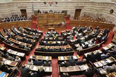 Bουλή: Αντιπαράθεση για το πολυνομοσχέδιο - Εγκρίθηκε ο χαρακτήρας του κατεπείγοντος