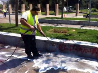 Φωτογραφία για Καθαρίζουν τα γκράφιτι στη Θεσσαλονίκη