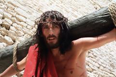 Δείτε πως είναι σήμερα ο ηθοποιός που υποδύθηκε τον Ιησού από τη Ναζαρέτ