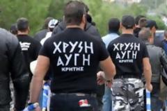 Eπεισόδια στη Λάρισα - Πέταξαν καφέδες και νερά σε βουλευτή της Χρυσής Αυγής που πήγε να δώσει αίμα «μόνο για Έλληνες»