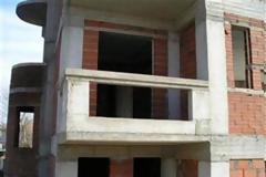 Οι περιοχές και οι ιδιοκτήτες με αύξηση έως και 33% στο νέο χαράτσι για τα ακίνητα