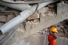 Μπαγκλαντές: Ύστατη προσπάθεια για τον εντοπισμό επιζώντων