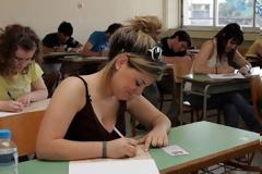 Στον ''αέρα'' οι Πανελλαδικές: Απειλούν με μποϊκοτάζ οι καθηγητές