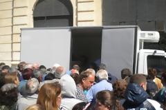 Μοίρασαν ψάρια στα Χανιά σήμερα Κυριακή των Βαΐων