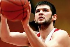 Περιζήτητος γαμπρός ο Παπανικολάου του Ολυμπιακού στα Τρίκαλα