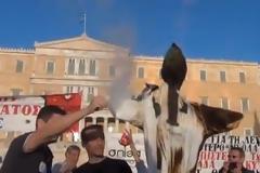 Στη βουλή έκαψαν τον Έλληνα εργαζόμενο! Δείτε βίντεο...