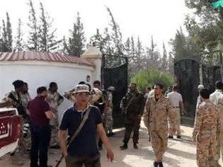 Φωτογραφία για Ενοπλοι περικύκλωσαν το υπουργείο Εξωτερικών της Λιβύης